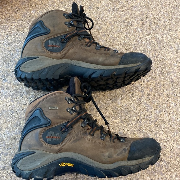 🔥Sale🔥 Merrell Hiking Boots With FLAWS Leather Men’s Maybe 10.5? Vibram Soles - Picture 3 of 17